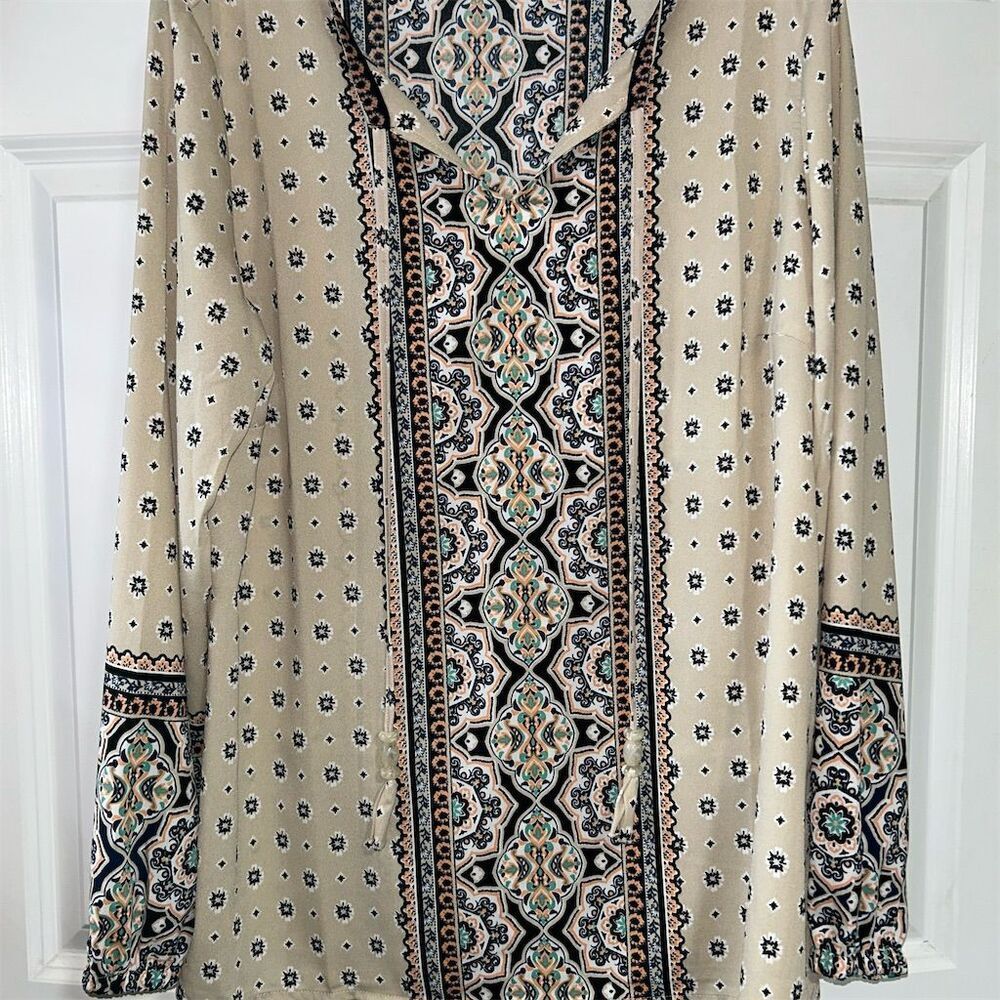 Belle by Kim Gravel Women's M Geometric V-Neck Blouse Multicolor